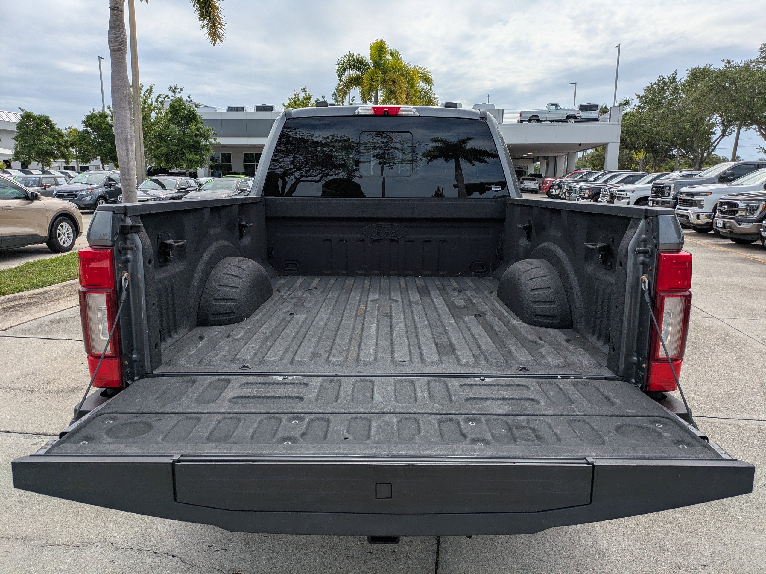Used 2021 Ford F350 Limited w/ FX4 Off-Road Package AWD/4WD image 13