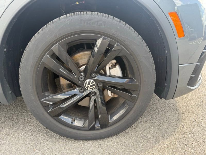 Used 2024 Volkswagen Tiguan SE R-Line image 4