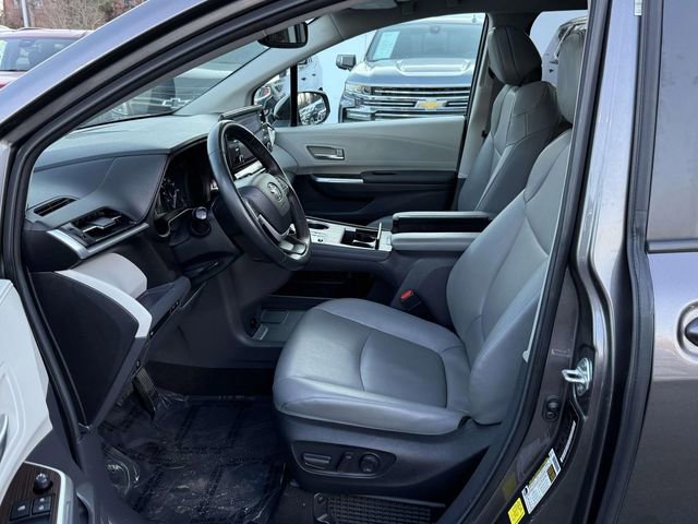 Used 2024 Toyota Sienna XLE image 10