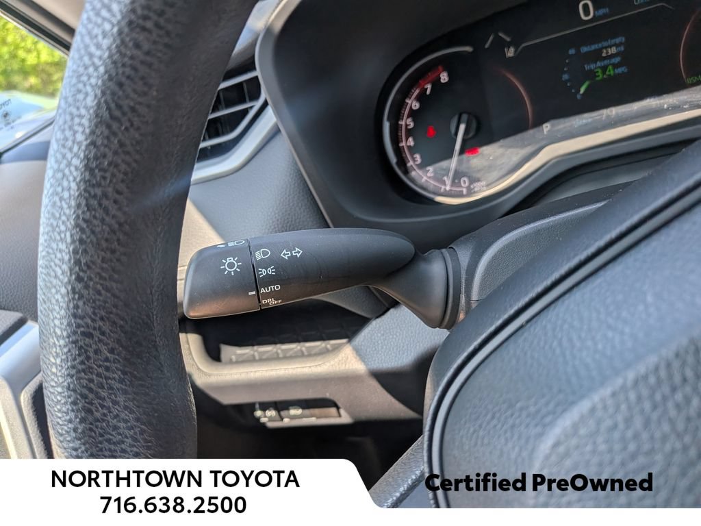 Used 2025 Toyota RAV4 XLE AWD/4WD image 31