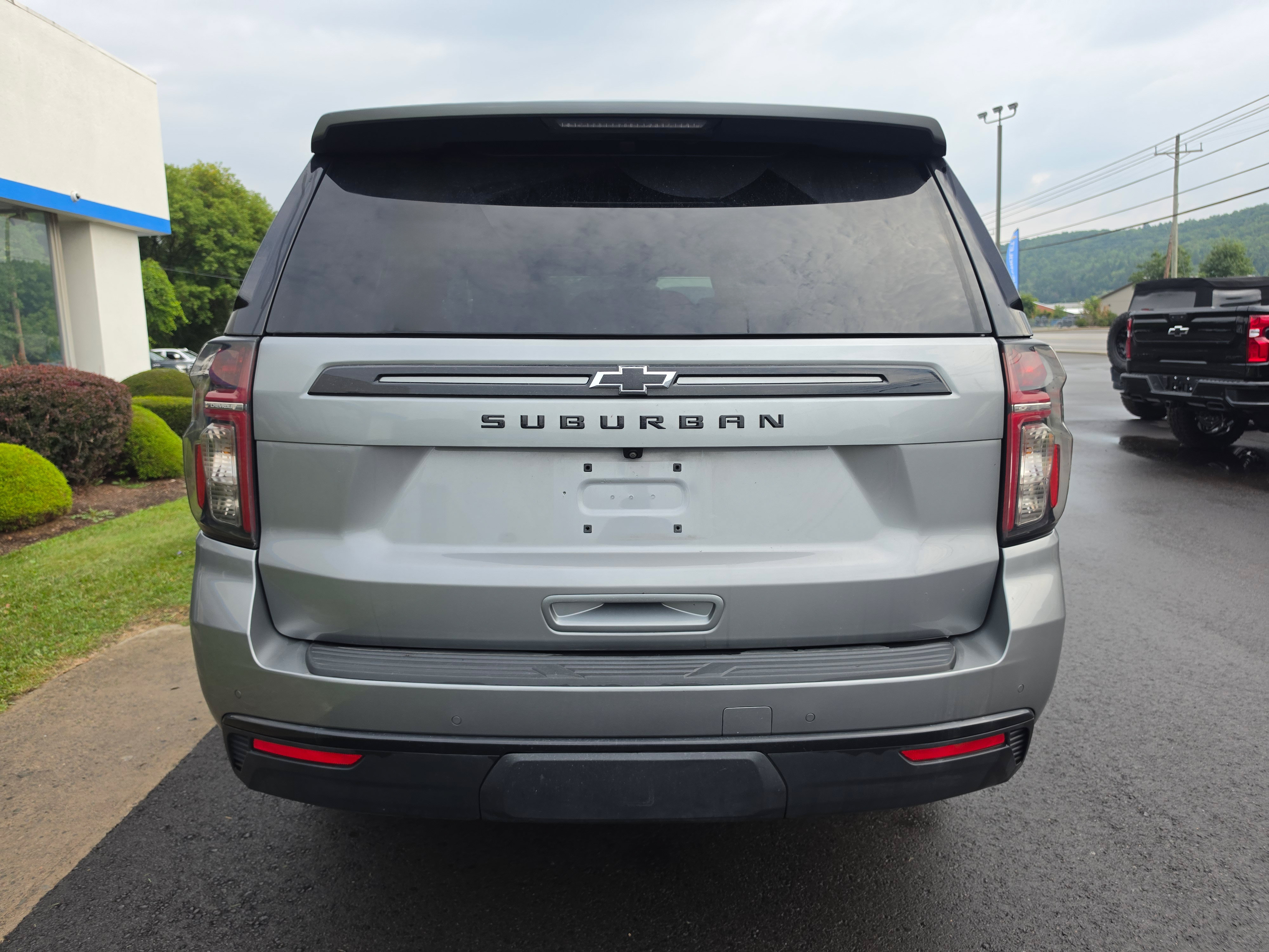 Used 2023 Chevrolet Suburban Z71 w/ Luxury Package AWD/4WD image 4