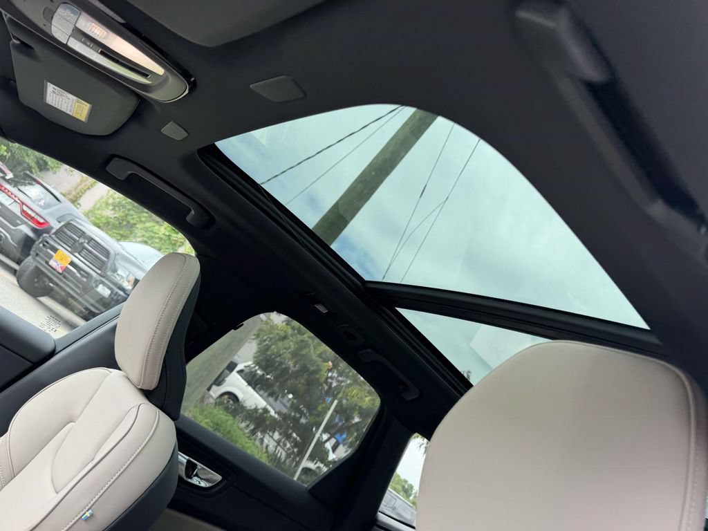 New 2026 Volvo XC60 B5 Plus w/ Climate Package AWD/4WD image 18