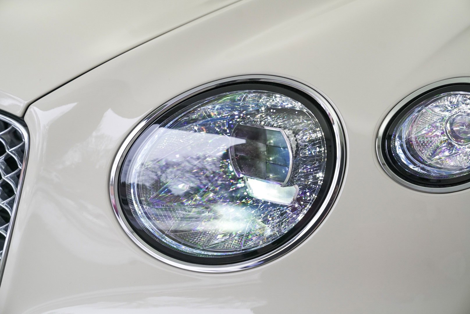 Used 2023 Bentley Continental GT Azure image 46