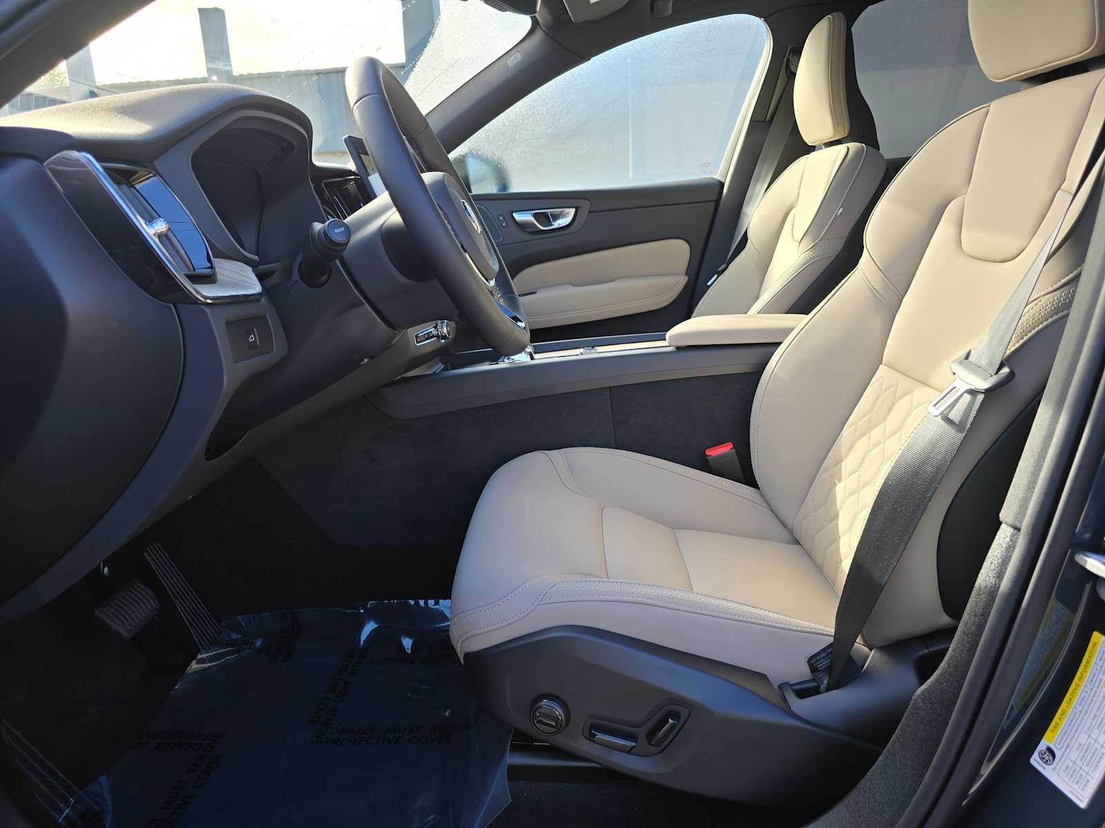 New 2027 Volvo XC60 B5 Plus AWD/4WD image 19