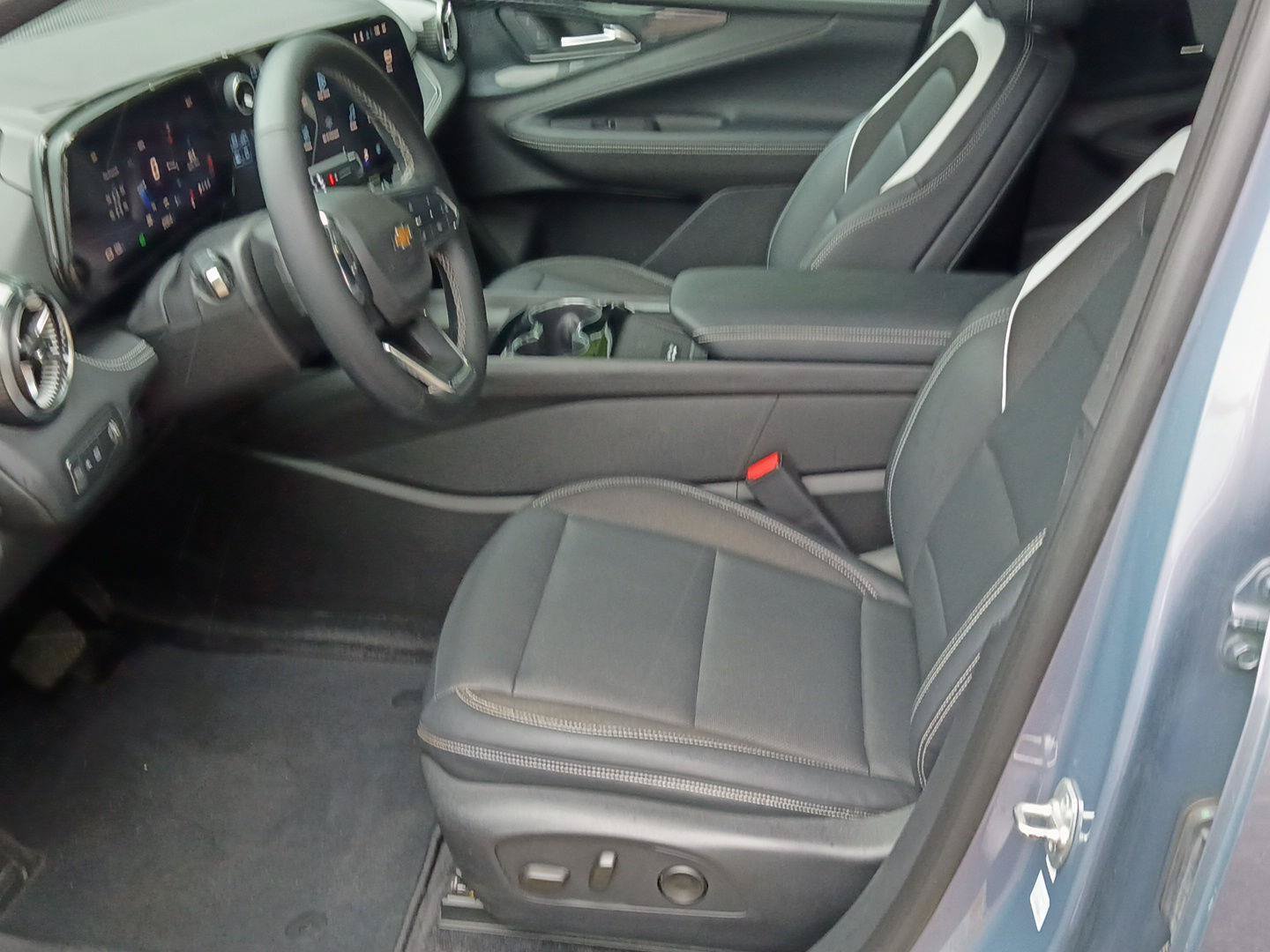 Used 2024 Chevrolet Blazer EV LT AWD/4WD image 22