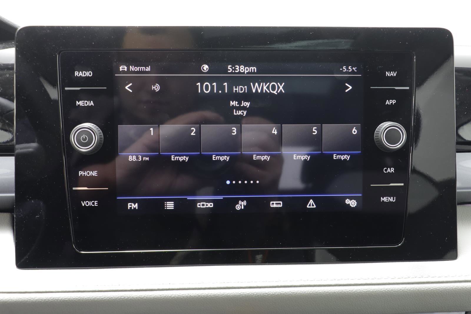 New 2026 Volkswagen Taos SEL image 9