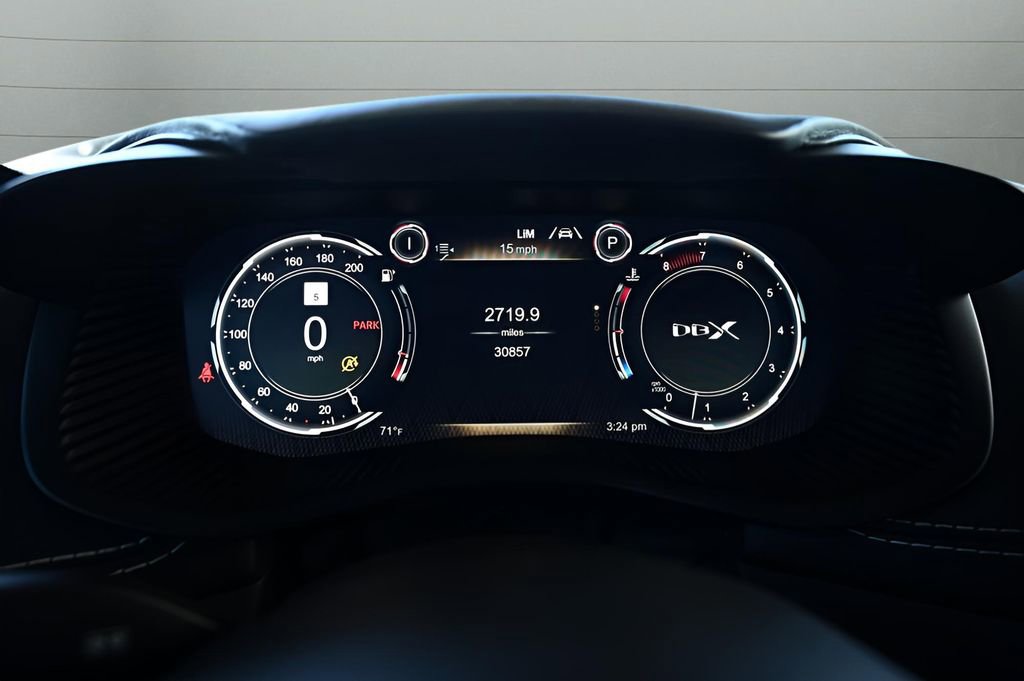 Used 2021 Aston Martin DBX image 17