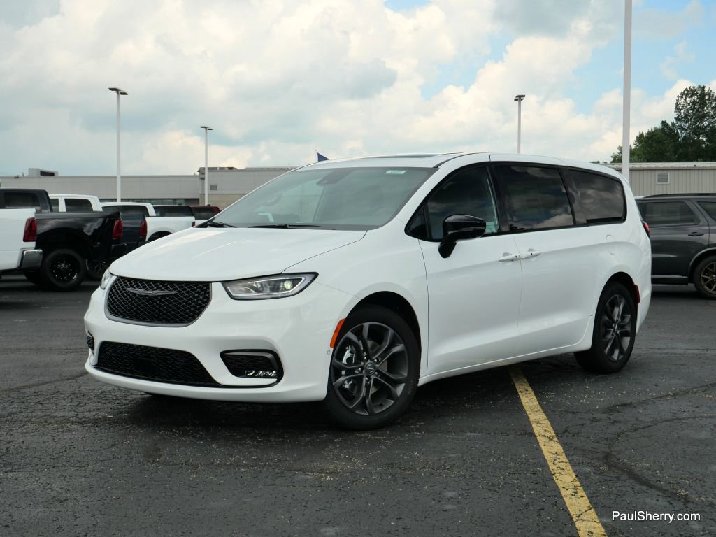 New 2026 Chrysler Pacifica Select image 8