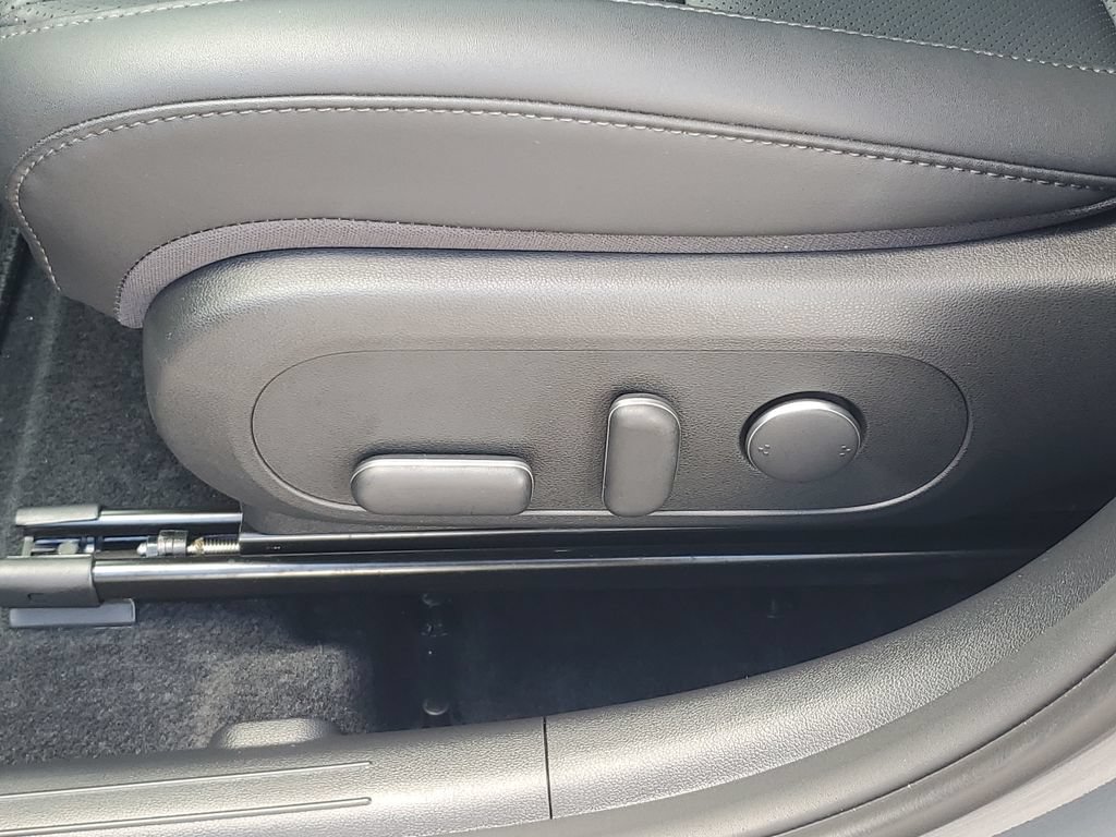 Used 2026 Hyundai Kona SEL Premium FWD image 17