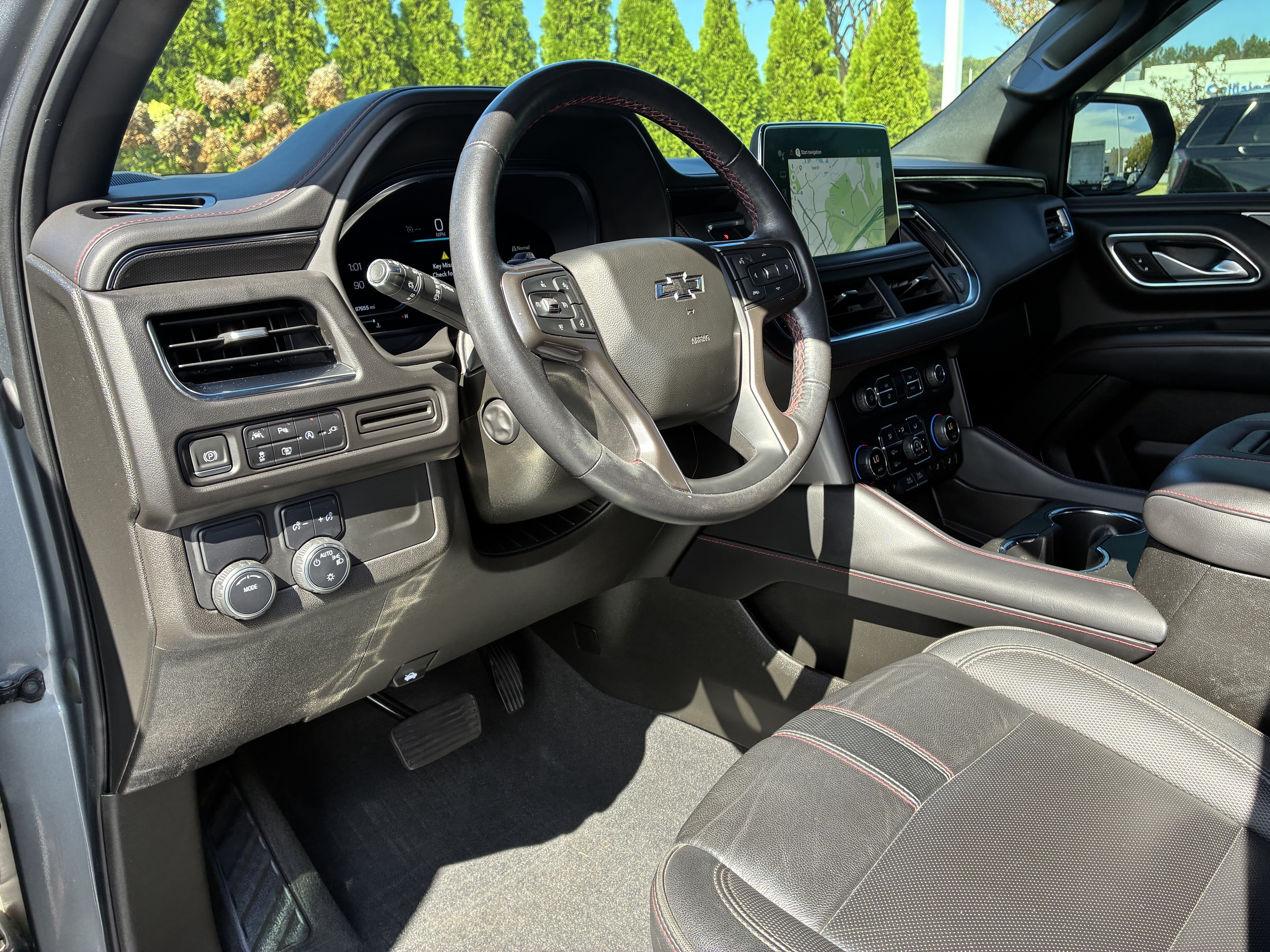 Used 2022 Chevrolet Suburban RST w/ Luxury Package RWD image 12