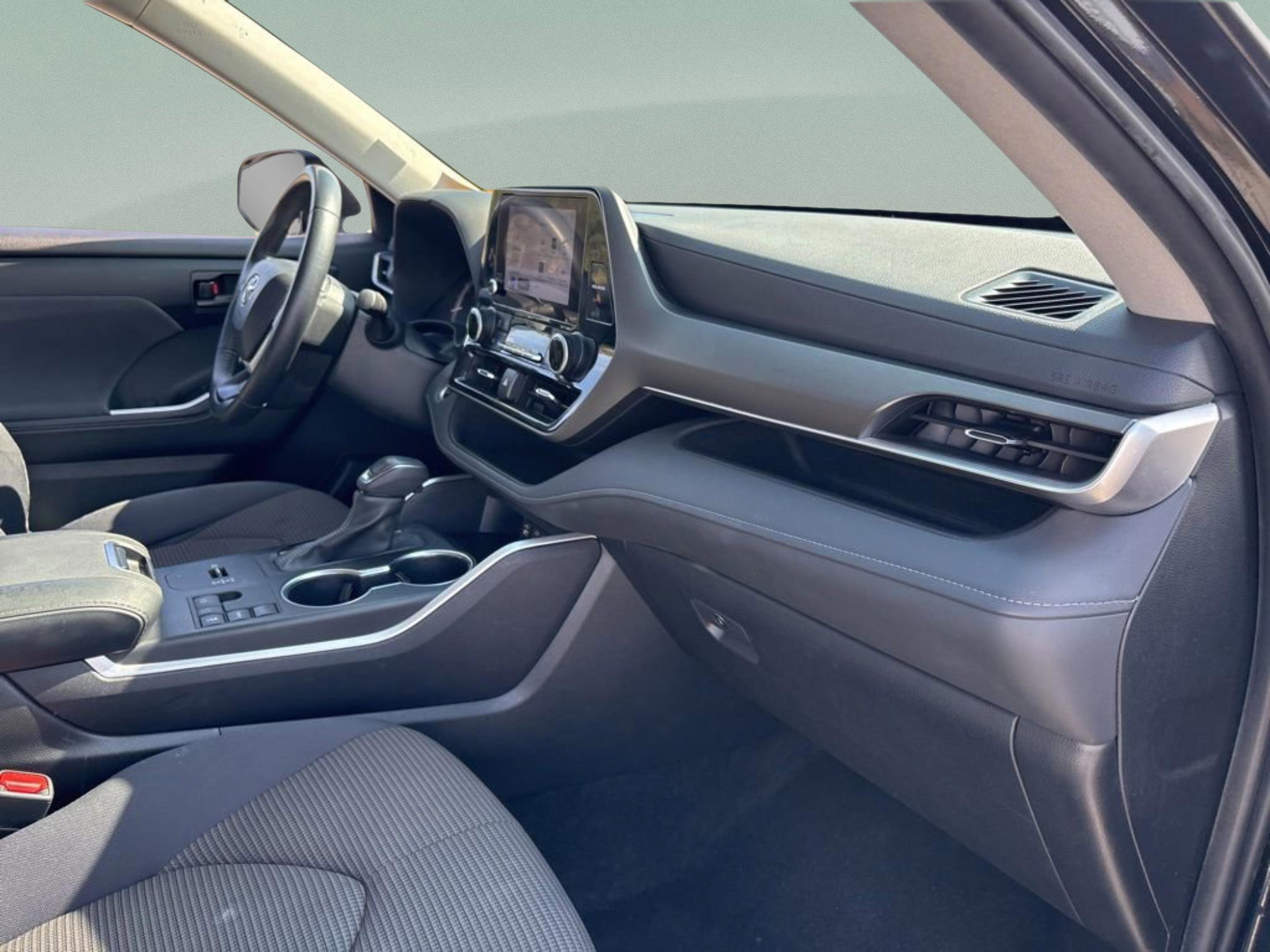 Certified 2024 Toyota Highlander LE image 21