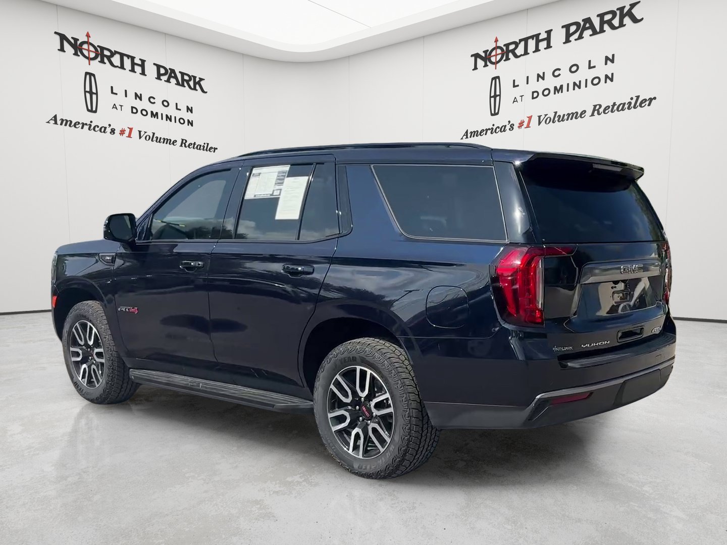Used 2024 GMC Yukon AT4 w/ Technology Package AWD/4WD image 3