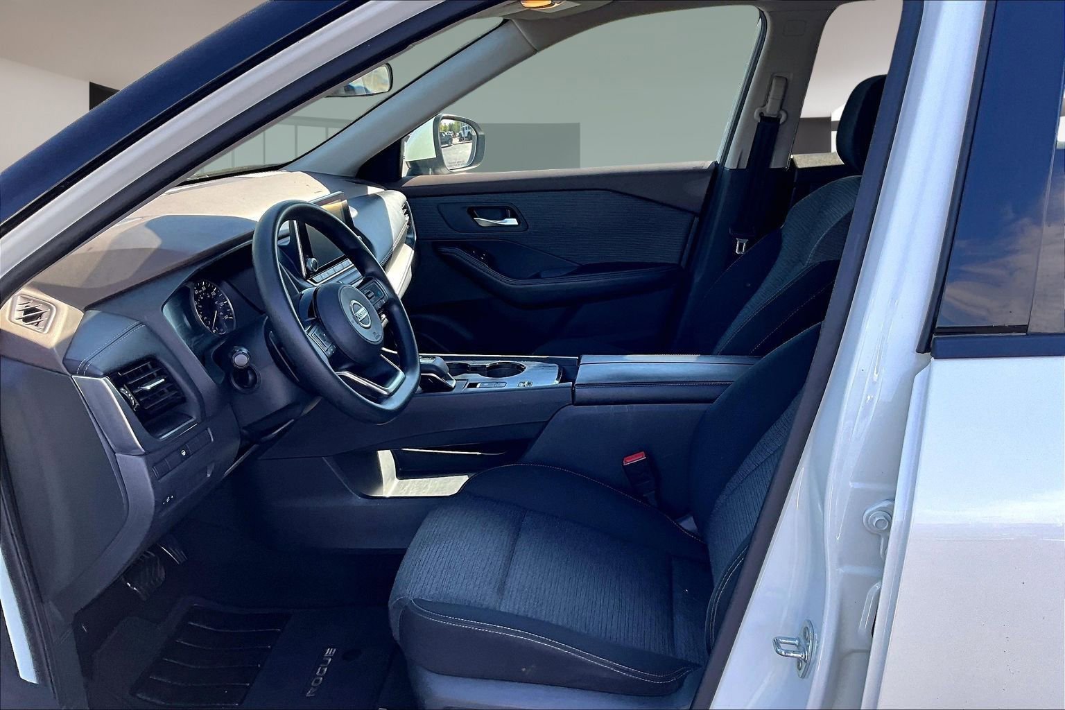 Used 2021 Nissan Rogue SV image 21