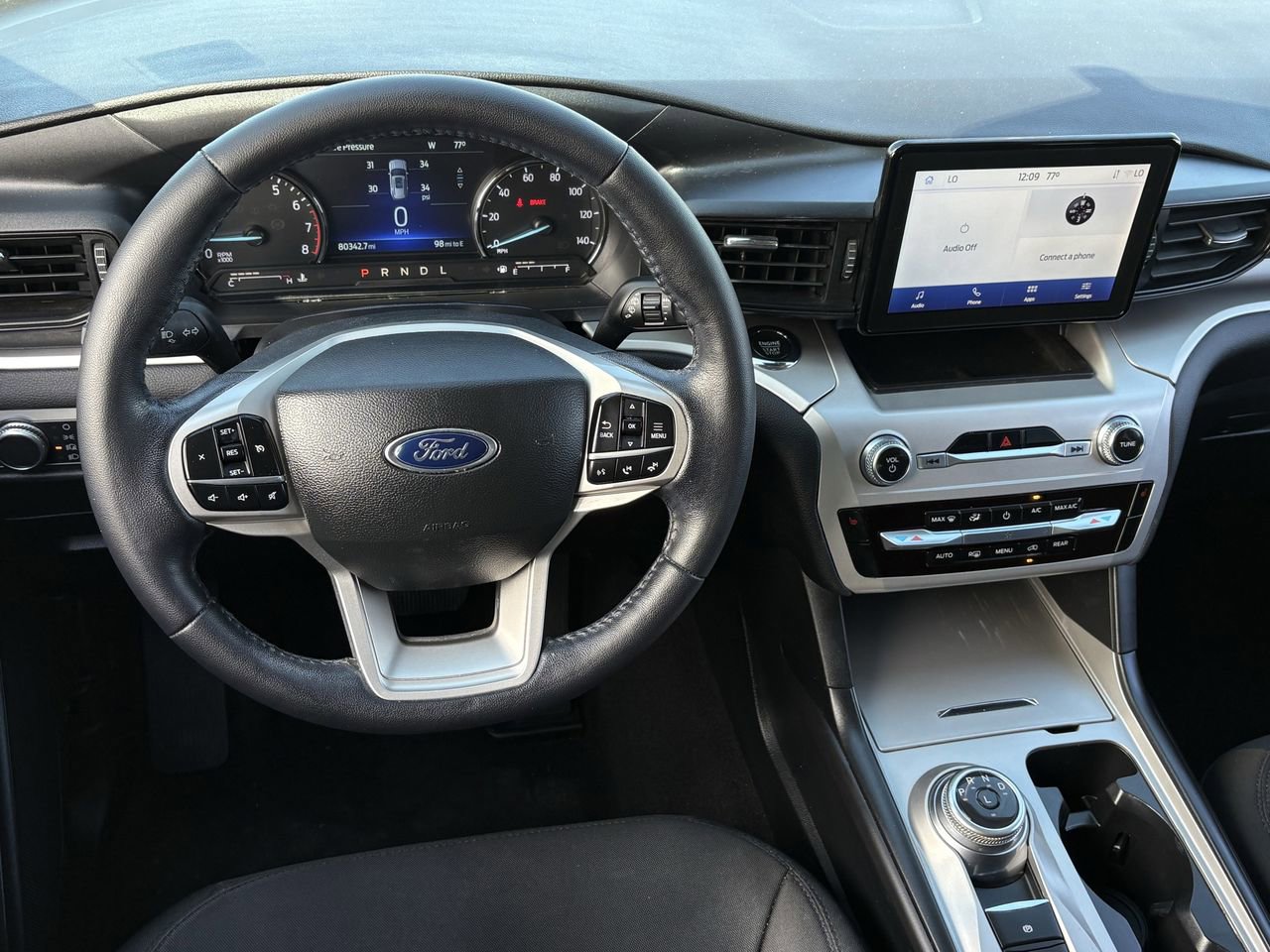 Used 2022 Ford Explorer XLT image 13