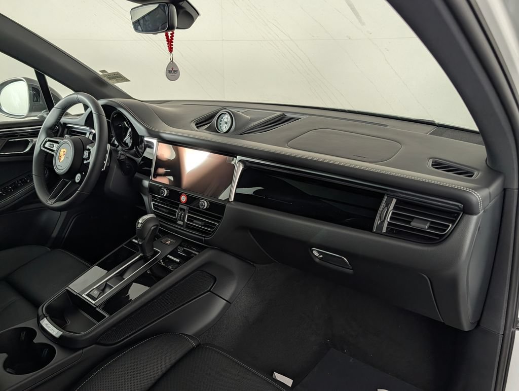 New 2026 Porsche Macan Turbo AWD/4WD image 19