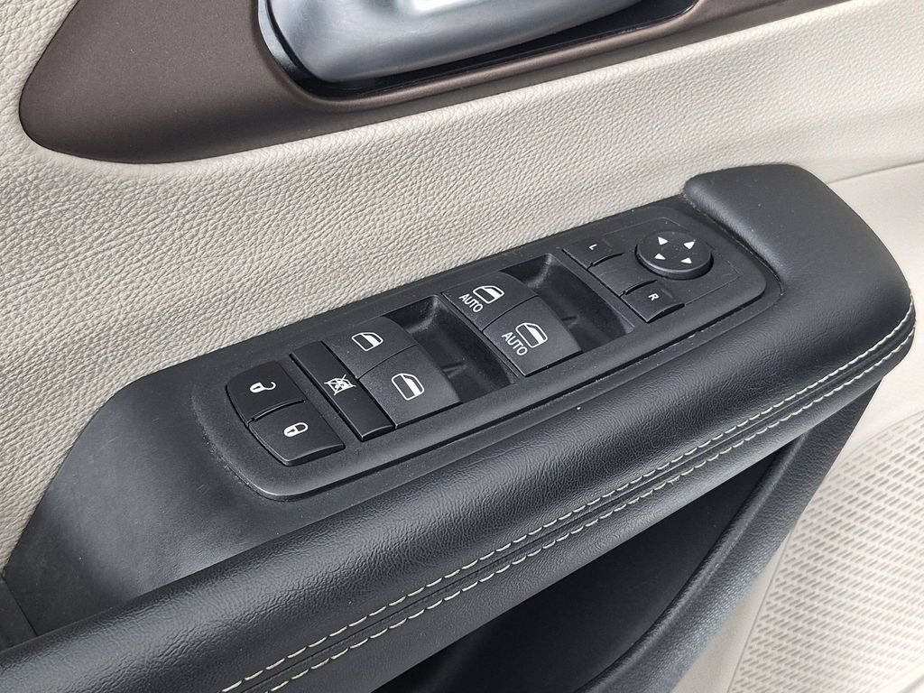 Used 2023 Chrysler Voyager LX FWD image 15
