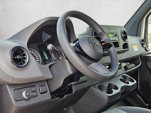 Used 2025 Mercedes-Benz Sprinter 2500 image 10