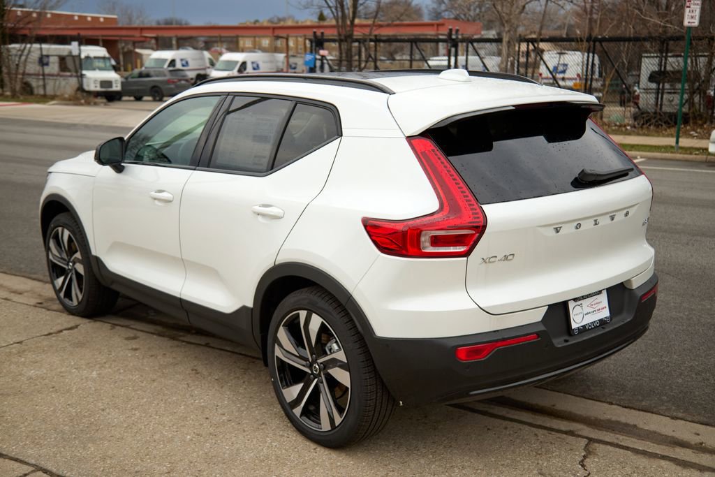 New 2026 Volvo XC40 B5 Plus w/ Protection Package Premier image 7