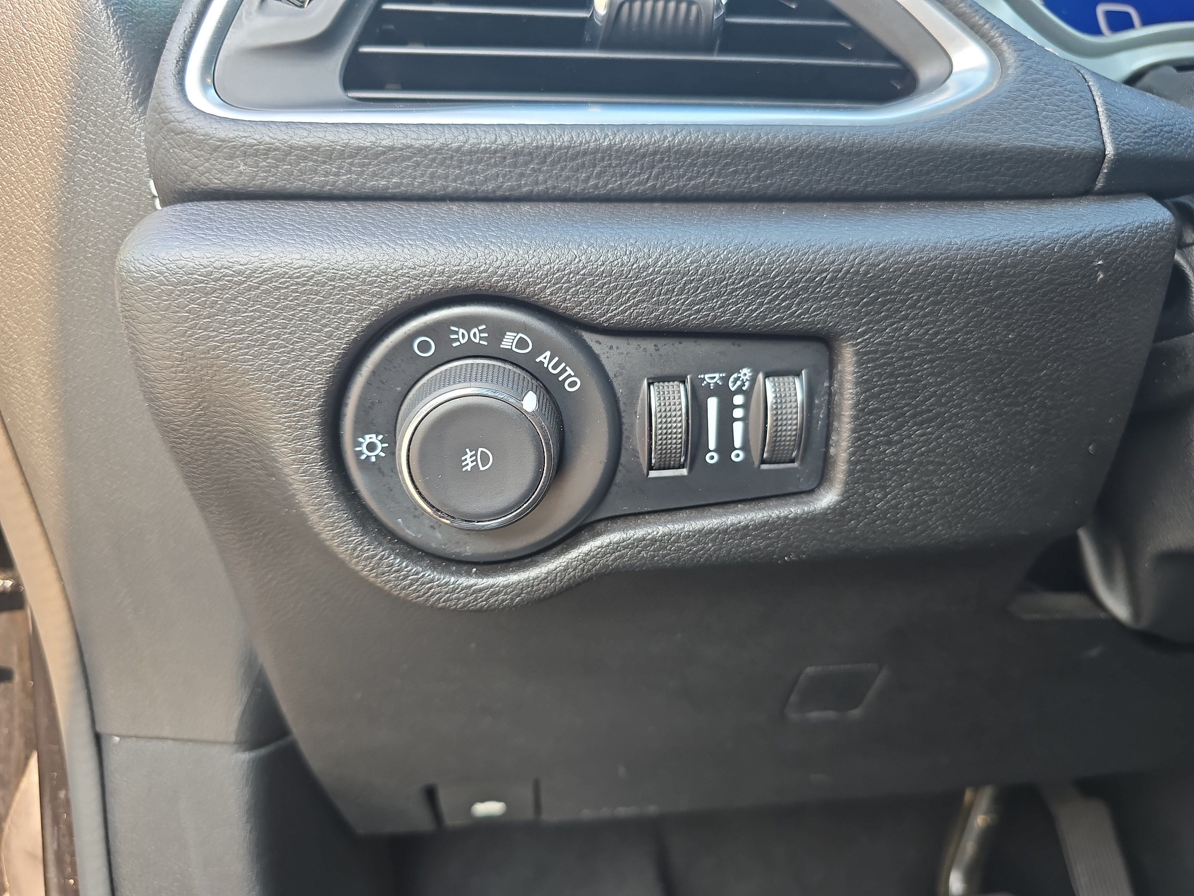 Used 2025 Chrysler Pacifica Limited FWD image 22