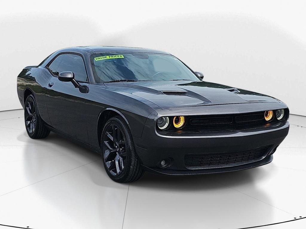 Used 2019 Dodge Challenger SXT w/ Blacktop Package RWD image 3