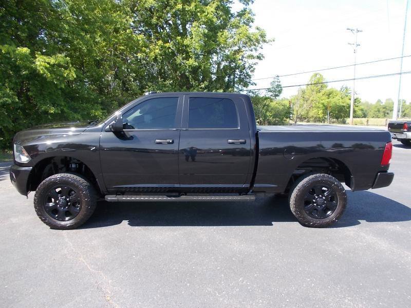 Used 2016 RAM 2500 Lone Star w/ Black Appearance Group AWD/4WD image 3