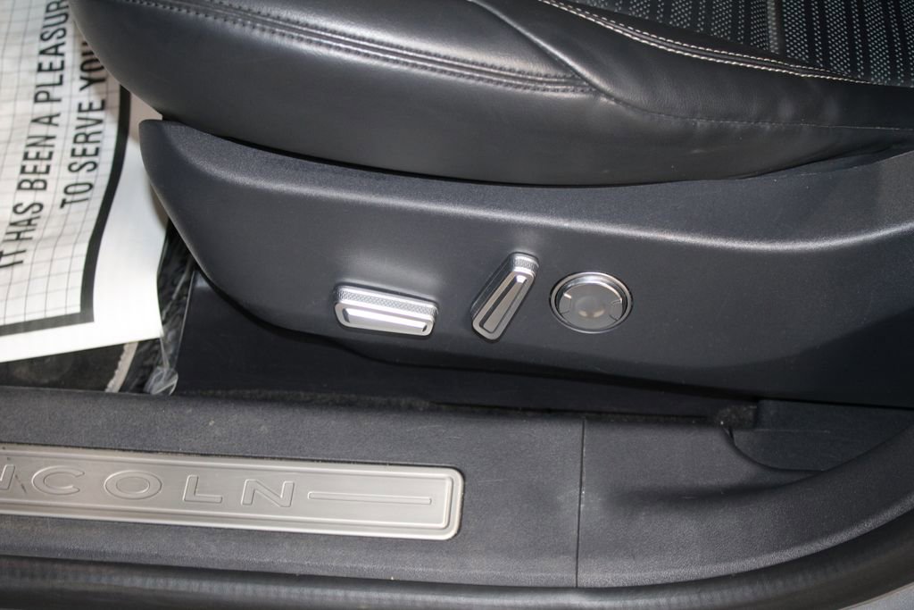 Used 2024 Lincoln Nautilus Reserve image 24