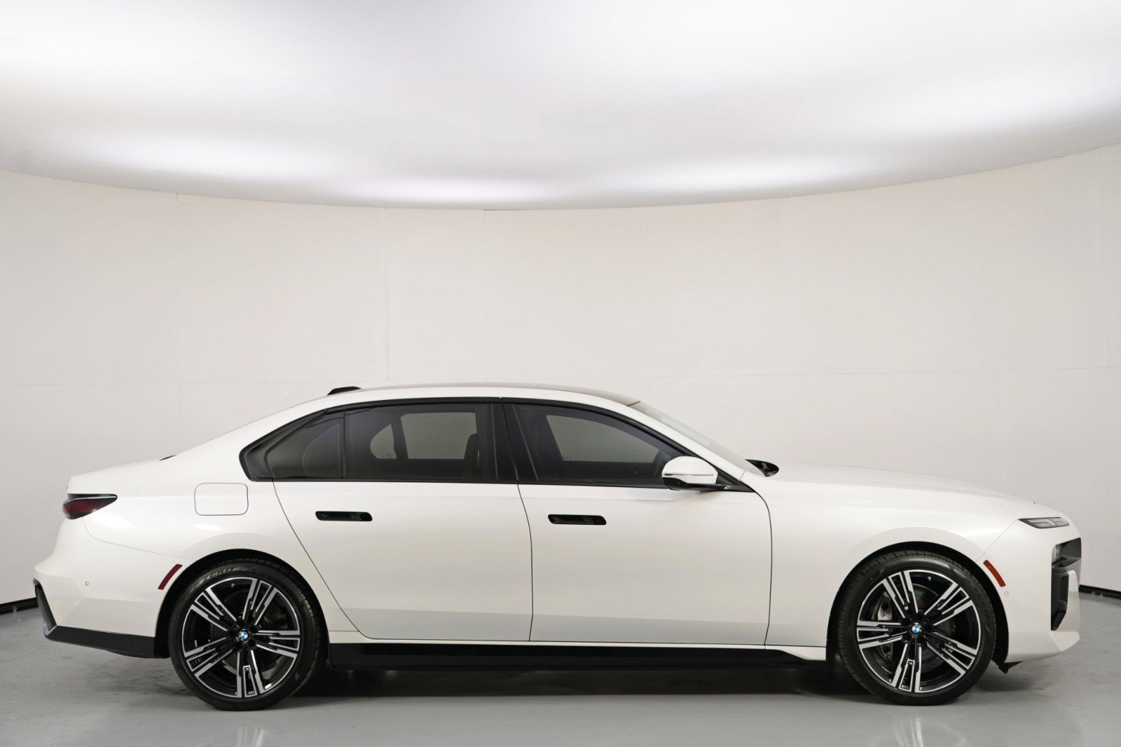 Used 2023 BMW i7 xDrive60 image 64