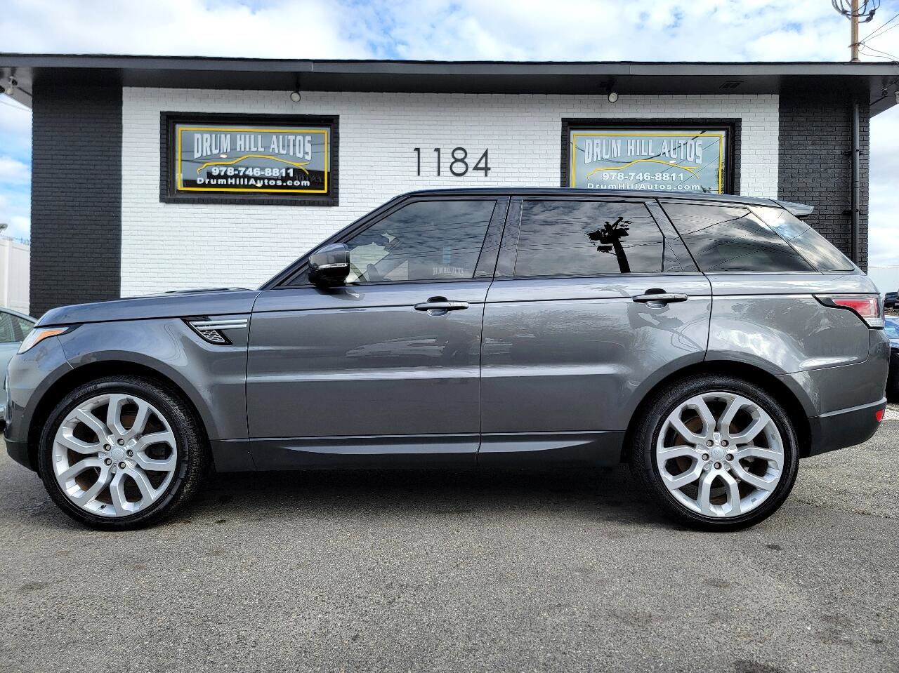 Used 2017 Land Rover Range Rover Sport HSE image 2