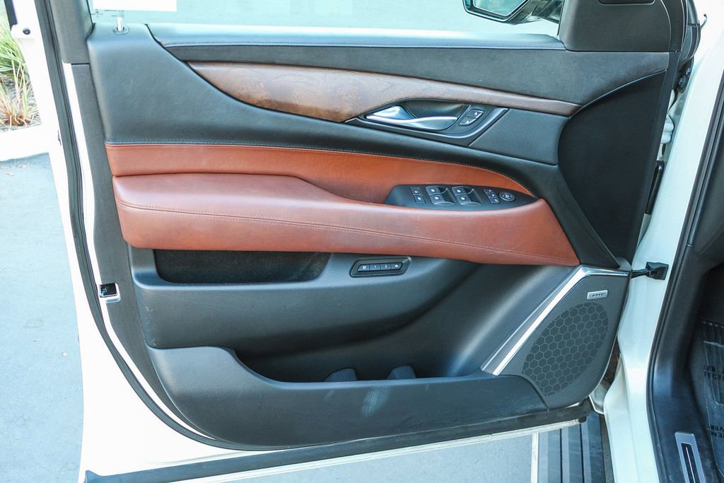 Used 2015 Cadillac Escalade Premium image 28