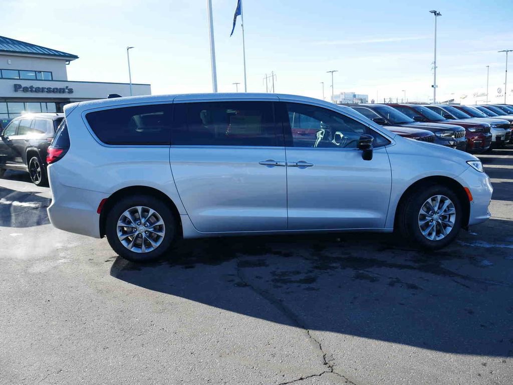 New 2026 Chrysler Pacifica Select image 20