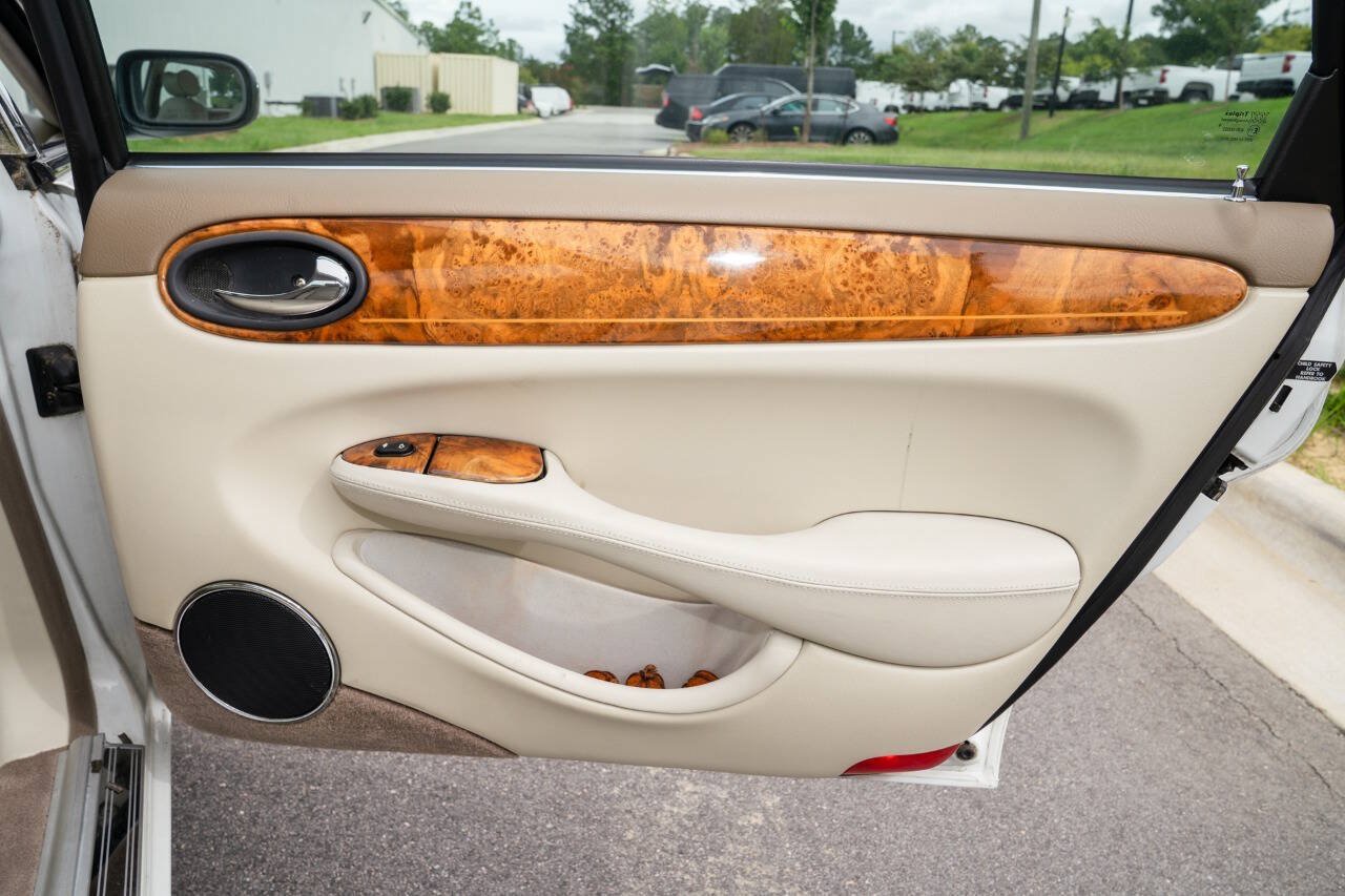 Used 1998 Jaguar XJ8 L RWD image 30