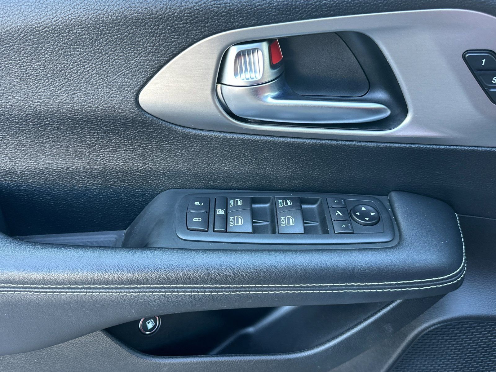 Used 2020 Chrysler Pacifica Limited w/ Quick Oder Package 2EV RED-S image 11