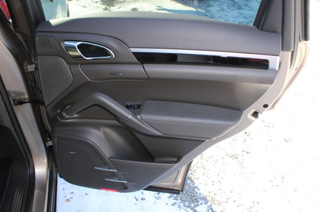 Used 2016 Porsche Cayenne Base AWD 4dr SUV image 26