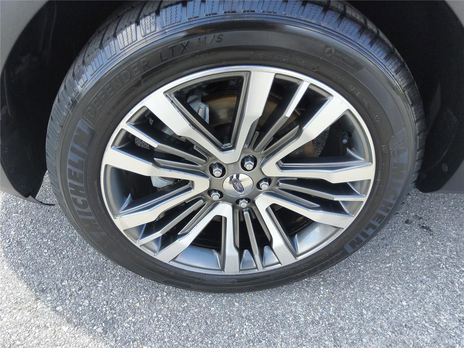 Used 2017 Ford Explorer Platinum image 9