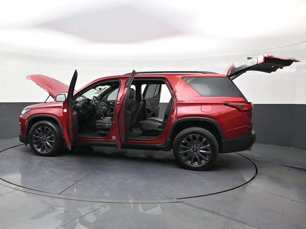 Used 2022 Chevrolet Traverse RS FWD image 32
