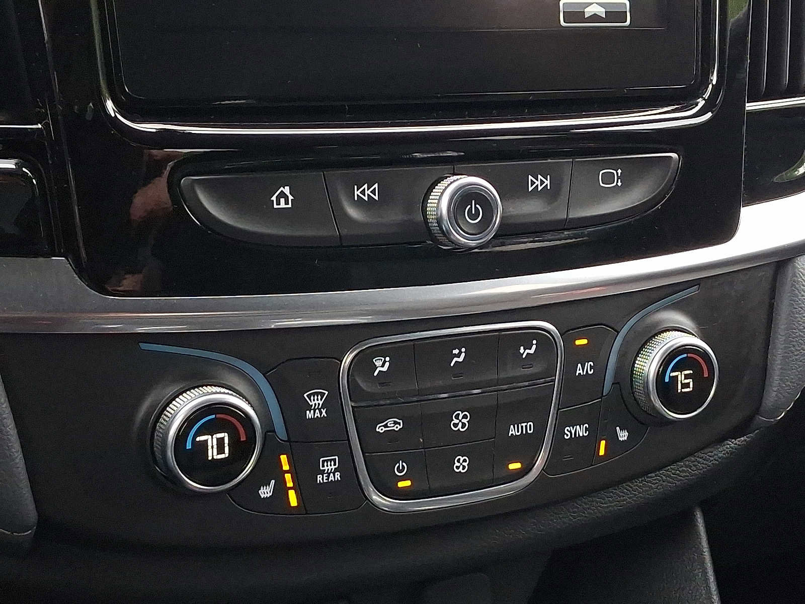 Used 2019 Chevrolet Traverse LT w/ LPO, Blackout Package AWD/4WD image 15