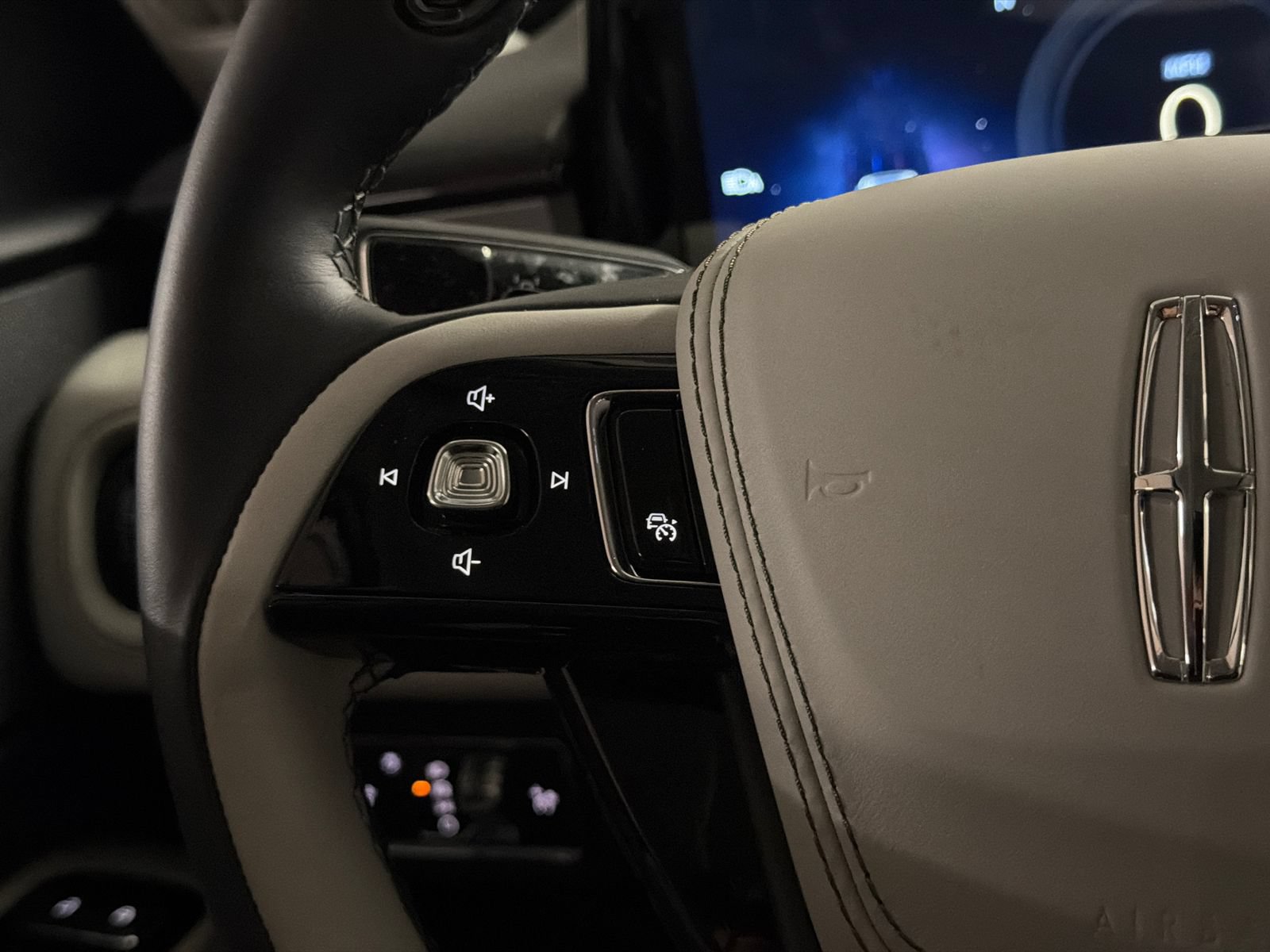 New 2026 Lincoln Aviator AWD image 26
