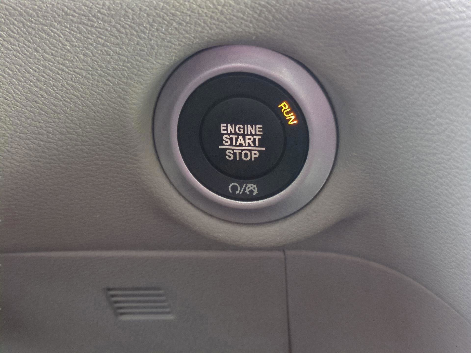 Used 2023 Chrysler Voyager LX image 27