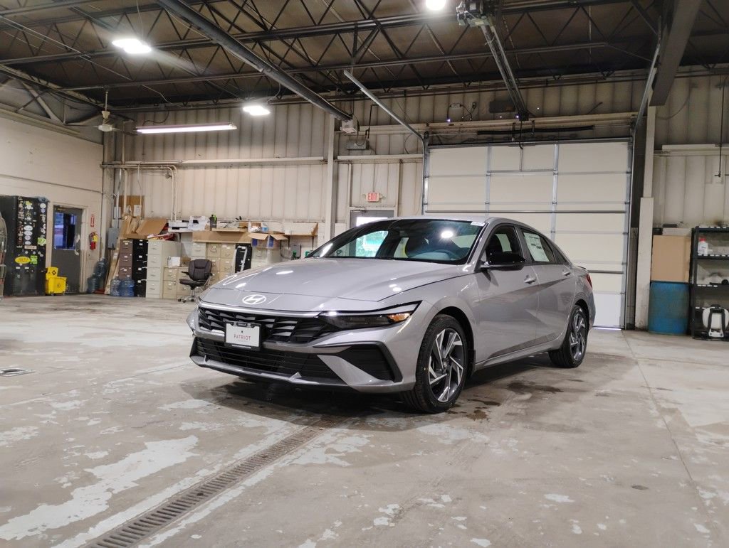 Used 2025 Hyundai Elantra Sport image 7