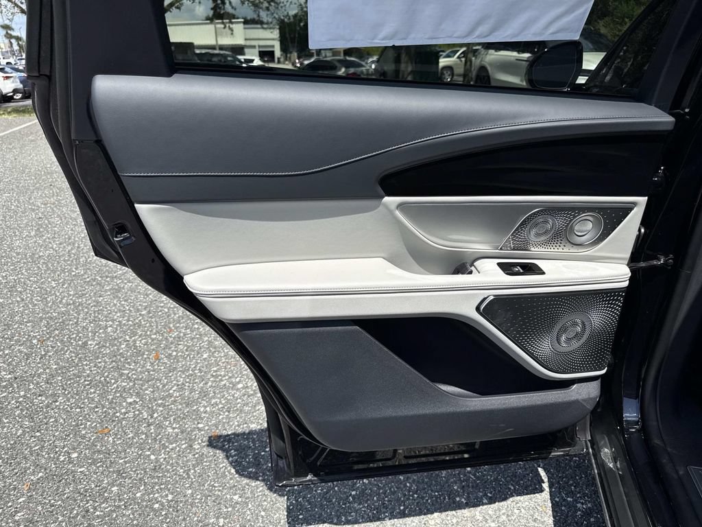 New 2026 Lincoln Nautilus Reserve AWD/4WD image 13