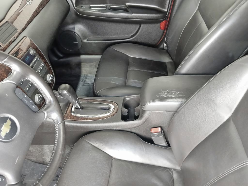 Used 2013 Chevrolet Impala LTZ FWD image 17