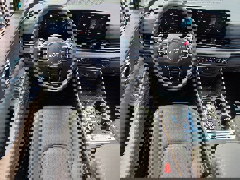 New 2026 Kia Carnival SX image 10