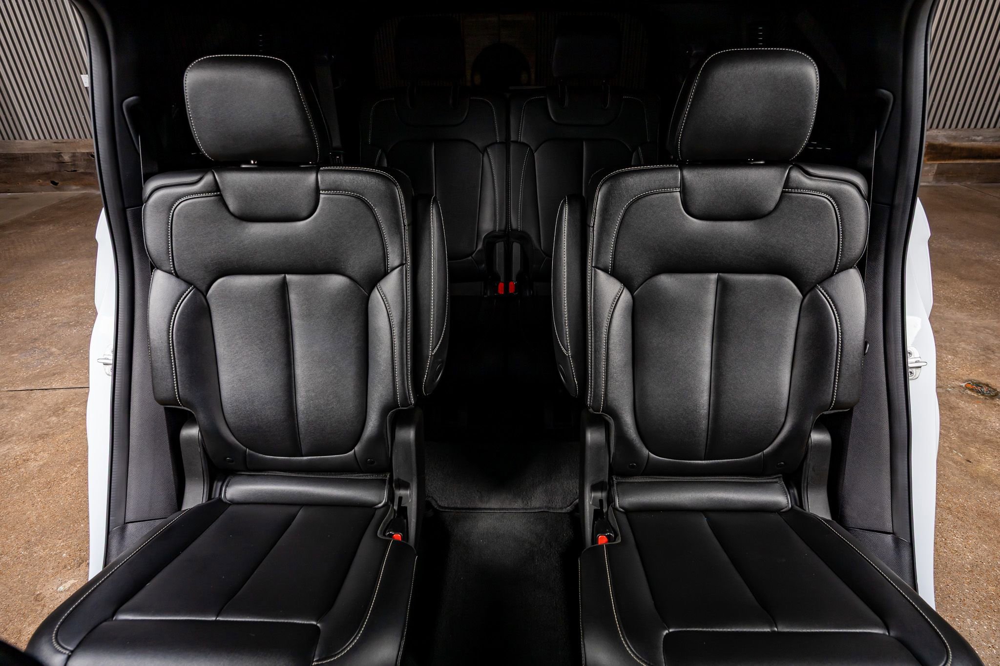 Used 2025 Jeep Grand Cherokee L Limited RWD image 31