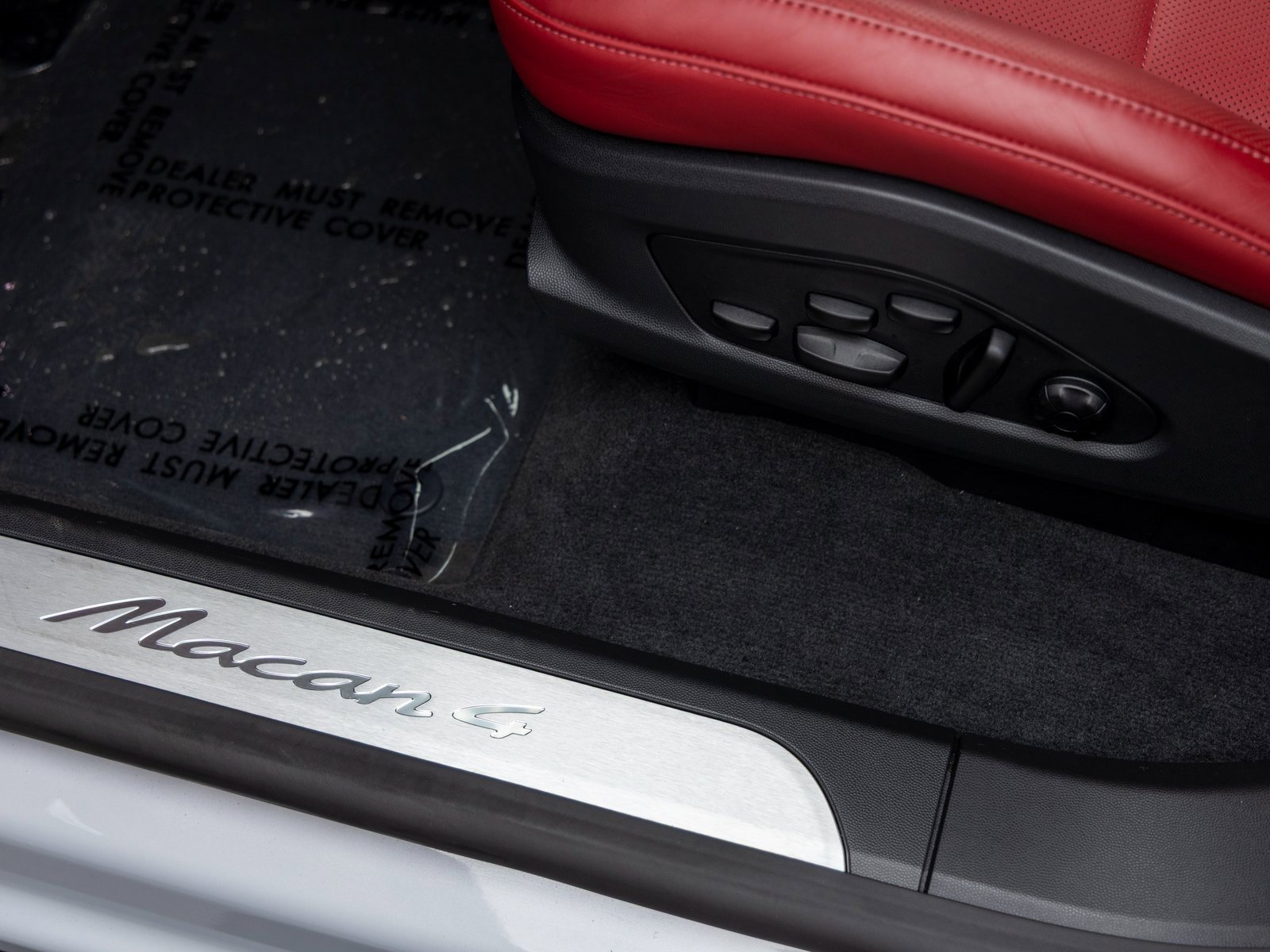 Certified 2024 Porsche Macan 4 Electric image 26