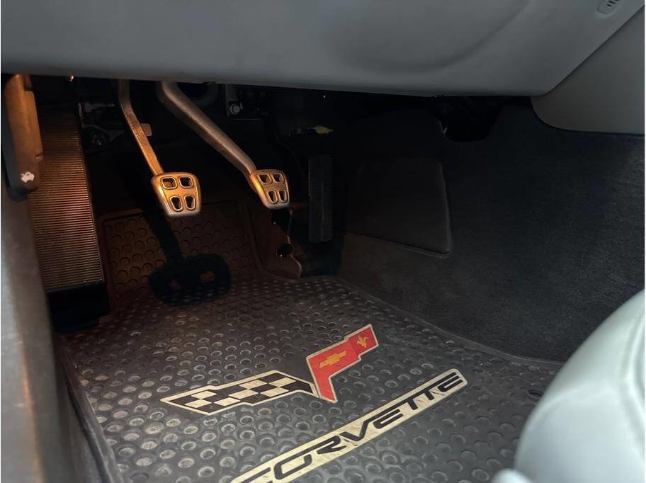 Used 2005 Chevrolet Corvette Coupe w/ Preferred Equipment Group image 16