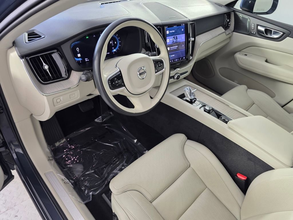 Used 2022 Volvo XC60 B5 Inscription w/ Protection Package Premier image 10