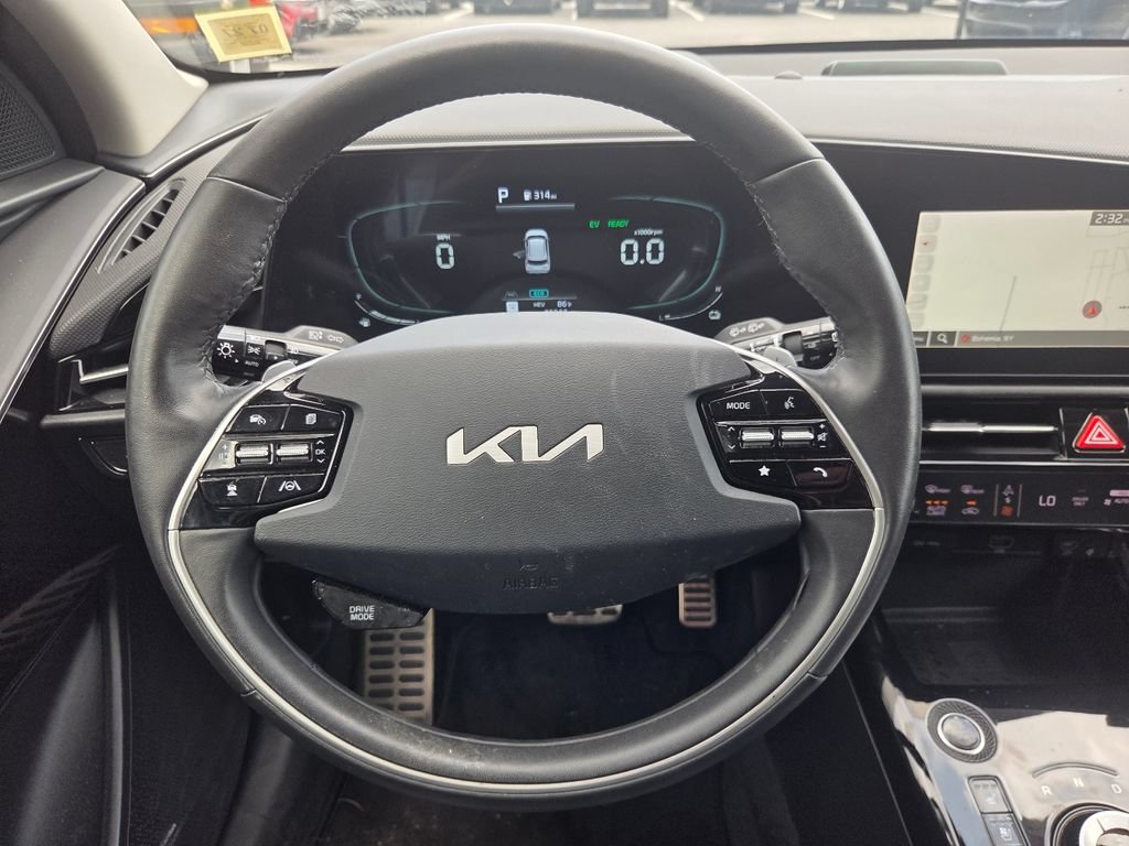 Used 2023 Kia Niro SX Touring FWD image 14