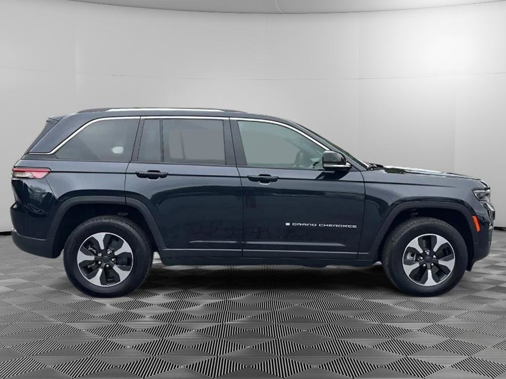 Used 2023 Jeep Grand Cherokee 4WD 4xe image 6