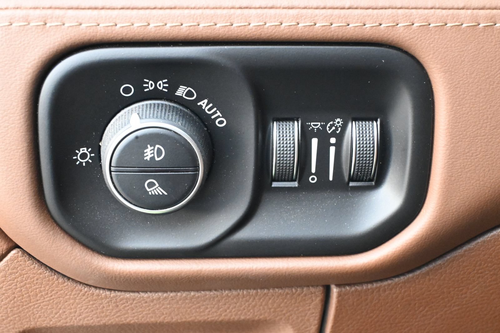 Used 2019 RAM 1500 Limited AWD/4WD image 12