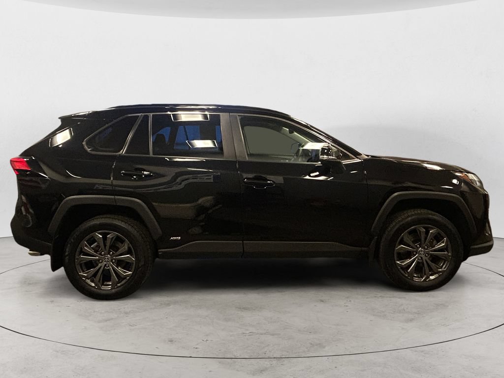 Used 2022 Toyota RAV4 XLE Premium AWD/4WD image 6